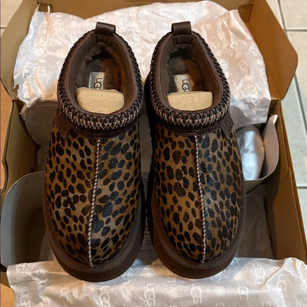 UGG Tazz Captain Slippers - Picture 2 of 5